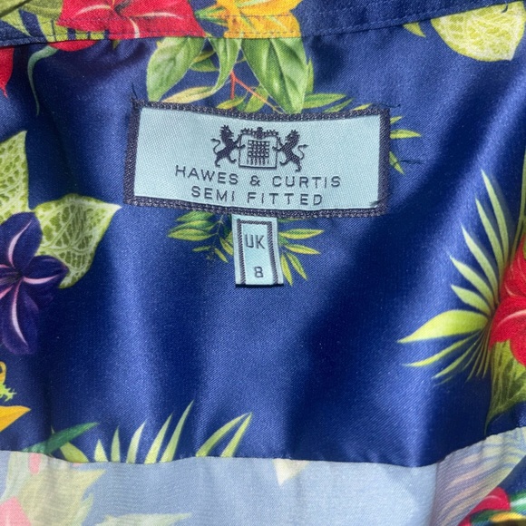 Women’s small tropical Button-Up Shirt - Picture 3 of 4